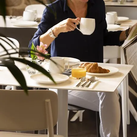 オテル エリゼ レジャンシア 4*